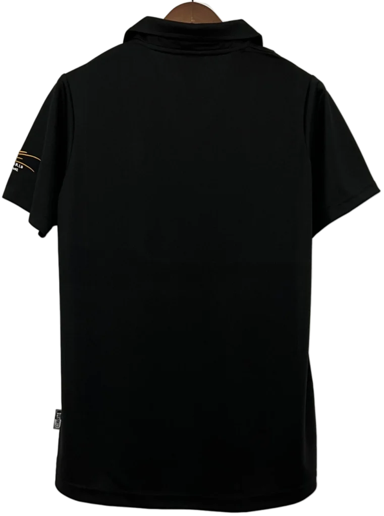 Reverso de Camiseta Real Madrid 2004-05 visitante. Fotografía del catálogo.