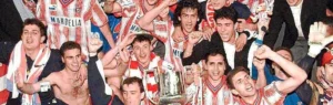 jugadores del atlético de madrid en la temporada 1996-97 celebrando