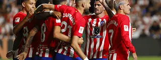 Jugadores celebrando un gol con la atleti camiseta 2023