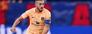 Jugador del Atlético de Madrid con la tercera equipación atlético de madrid 2022 2023