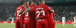 Jugadores del Atlético de Madrid celebrando un gol con la cuarta equipación atlético de madrid 2022