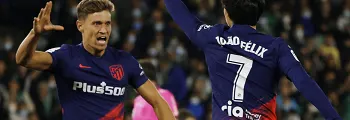 João Félix celebrando un gol con la camiseta alternativa atletico madrid 2021