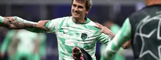 Griezmann con la equipación atlético de madrid 2023 entrenamiento