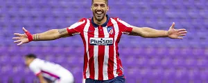 Suárez celebrando un gol con la camiseta atlético de madrid 2020-21 local