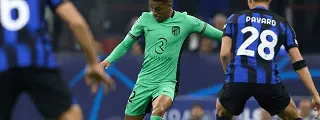 Samuel Lino con la atlético de madrid tercera equipación 2023