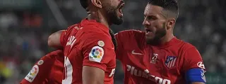 Jugador celebrando un gol con la camiseta atlético de madrid 2021-22 tercera