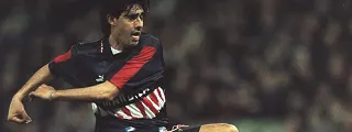 Jose Luis Caminero con la camiseta del atlético de madrid 1996-97 visitante