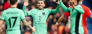 Galán y Correa celebrando un gol con la tercera equipación atlético de madrid 2023