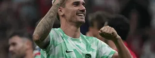 griezmann con la camiseta entrenamiento atlético de madrid 2023