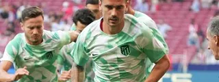 Griezmann entrenando con el uniforme del atlético de madrid 2023