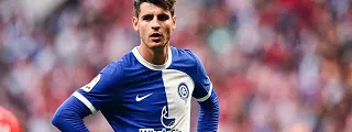 Jugador con la segunda camiseta atlético de madrid 2023