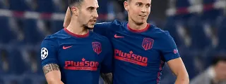 Jugadores celebrando un gol con la segunda equipación del atlético de madrid 2020