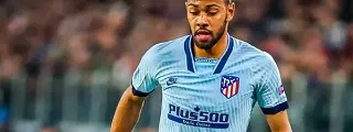 Jugador con la tercera equipación del atlético de madrid 2019