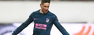 Fernando Torres usando la tercera equipación atlético de madrid 2017