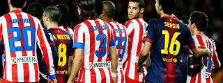 Atlético de Madrid vs. FC Barcelona usando la camiseta atleti 12 13