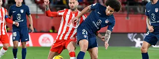 Jugador del atlético de madrid con la cuarta equipación atlético de madrid 2023