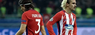 Griezmann y Felipe Luis con la camiseta atleti 2017 2018