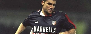 Christian Vieri con la camiseta del atlético de madrid 1997-98 visitante