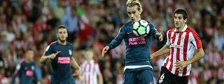 Griezmann usando la tercera equipación atlético de madrid 2017 vs. el Athletic Clib de Bilabao