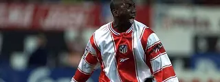 Jimmy Floyd Hasselbaink con la camiseta del atletico de madrid 1999-00