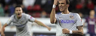 Jugadores celebrando un gol con la equipación del atletico de madrid 2014-15 visitante