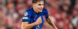 Julián Alvaréz con la camiseta atlético de madrid 2024-25 tercera