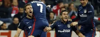 Jugadores celebrando un gol con la segunda equipación atlético de madrid 2015