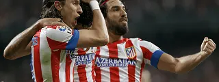 Jugadores celebrando gol en la final de copa del rey con la camiseta atlético de madrid 2012 13