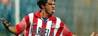 jugador celebrando un gol con la lengua fuera y la camiseta atlético de madrid 1998