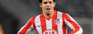 jugador con la camiseta del atlético de madrid 2008