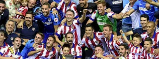 jugadores celebrando con la camiseta atletico de madrid 2014