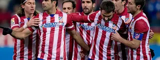 Jugadores celebrando un gol con la camiseta atlético de madrid 13 14