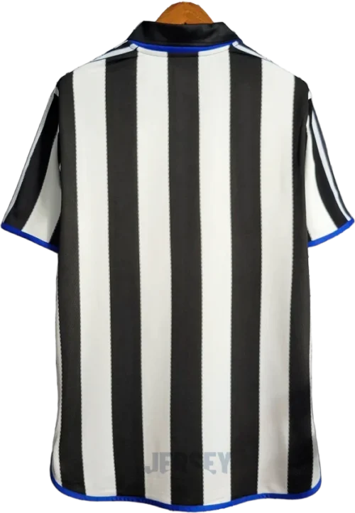 Camiseta New Castle 2000 01 local reverso