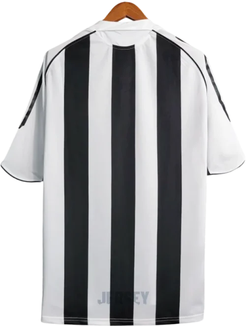 Camiseta New Castle 2004 06 local reverso